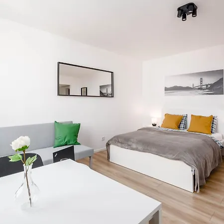 Enjoy! Srodmiescie Nowogrodzka *