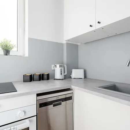 Enjoy! Srodmiescie Nowogrodzka *