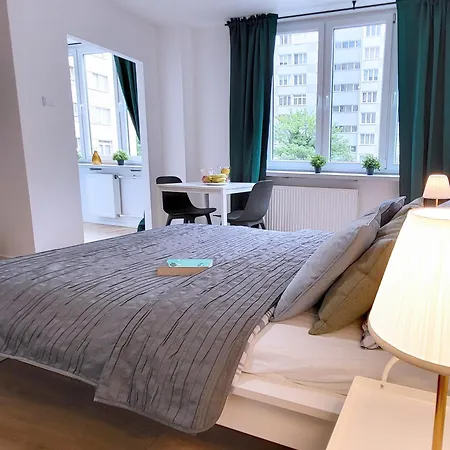 Enjoy! Srodmiescie Nowogrodzka * 바르샤바