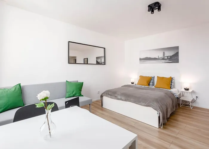 Enjoy! Srodmiescie Nowogrodzka *