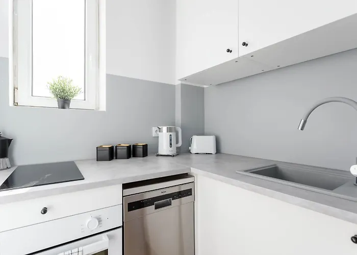 Enjoy! Srodmiescie Nowogrodzka *