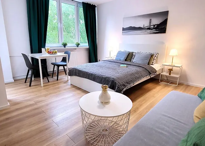 Enjoy! Srodmiescie Nowogrodzka