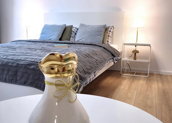 Enjoy! Srodmiescie Nowogrodzka * وارسو